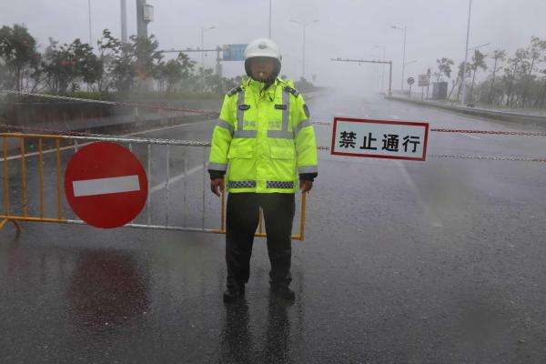 “山竹”臺(tái)風(fēng)影響，全省高速公路及特大橋梁解除封閉【2018-09-17】